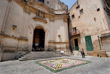 INFIORATA DI NOTO barocca in Sicilia. Fotografie di Giulio Azzarello ©2014. INFIORATA DI NOTO barocca in Sicilia. Fotografie di Giulio Azzarello ©2014.