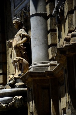 CENTRO STORICO di PALERMO fotografie di Giulio Azzarello &copy;2019.