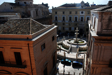 PIAZZA PRETORIA a Palermo panoramiche e particolari. Fotografie di Giulio Azzarello &copy;2014.