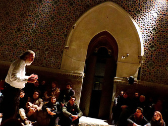 Mimmo Cuticchio in un suo spettacolo. Fotografie di Giulio Azzarello &copy;2017.