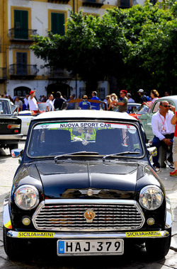 RADUNO di auto classiche MiniCooper. Fotografie di Giulio Azzarello &copy;2016.