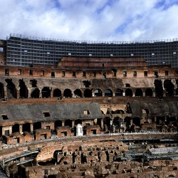 COLOSSEO Roma. Fotografie di Giulio Azzarello ©2020. COLOSSEO Roma. Fotografie di Giulio Azzarello ©2020.