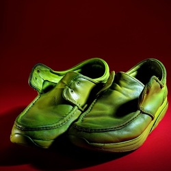 SCARPE. Fotografia di Giulio Azzarello ©2023. SCARPE. Fotografia di Giulio Azzarello ©2023.