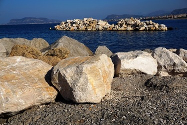 BARCHE. Fotografie di Giulio Azzarello ©2022. BARCHE. Fotografie di Giulio Azzarello ©2022.