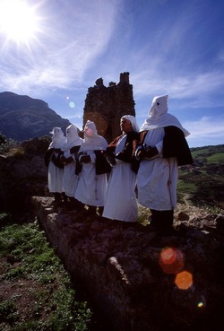 LA CERCA processione religiosa. Fotografie di Giulio Azzarello &copy;1996 2021.