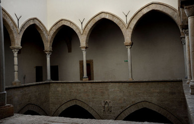 LOGGIATO arabo normanno allo Steri di Palermo. Fotografie di Giulio Azzarello &copy;2014.