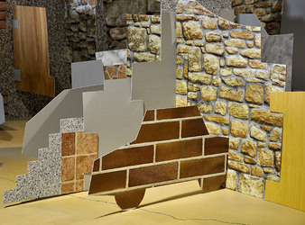 ANNE CLEMENCE de GROLEE e una sua installazione. Fotografie di Giulio Azzarello &copy;2014.