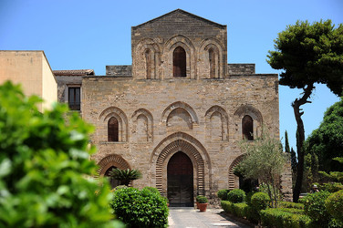 CHIESA E CHIOSTRO DELLA MAGIONE a Palermo panoramiche e particolari. Fotografie di Giulio Azzarello ©2014. CHIESA E CHIOSTRO DELLA MAGIONE a Palermo panoramiche e particolari. Fotografie di Giulio Azzarello ©2014.