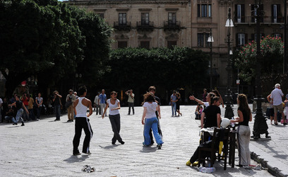 DANZE URBANE contemporanee per le vie di Palermo. Fotografie di Giulio Azzarello &copy;2014.
