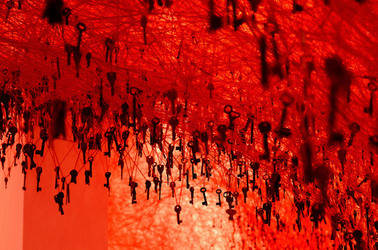 BIENNALE di VENEZIA padiglione giapponese. Foto di Giulio Azzarello &copy;2015 2016. Opera di Chiharu Shiota The KEY in the HAND .