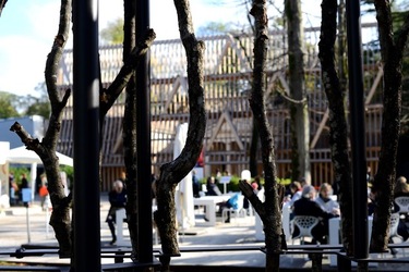 VENEZIA installazione lignea Giardini della Biennale di Arch. Cont. Fotografie di Giulio Azzarello &copy;2022.