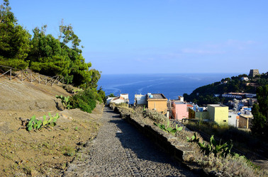 ISOLA DI USTICA il paese. Fotografie di Giulio Azzarello ©2016. ISOLA DI USTICA il paese. Fotografie di Giulio Azzarello ©2016.