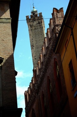 BOLOGNA centro storico. Fotografie di Giulio Azzarello &copy;2018.