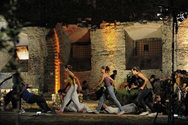 DANZE URBANE contemporanee per le vie di Palermo. Fotografie di Giulio Azzarello &copy;2014.