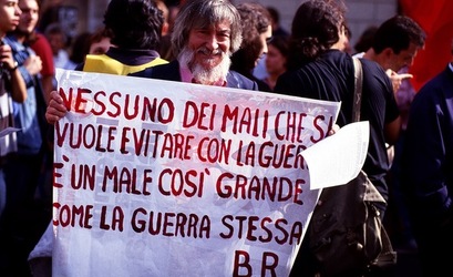 MANIFESTAZIONE fotografie di Giulio Azzarello ©2001 2022. MANIFESTAZIONE fotografie di Giulio Azzarello ©2001 2022.