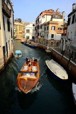 VENEZIA fotografie di Giulio Azzarello ©2022.