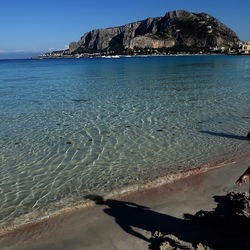 MONDELLO. Fotografie di Giulio Azzarello ©2024. MONDELLO. Fotografie di Giulio Azzarello ©2024.