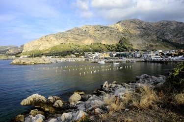 PORTICCIOLO siciliano fotografie di Giulio Azzarello ©2019. PORTICCIOLO siciliano fotografie di Giulio Azzarello ©2019.