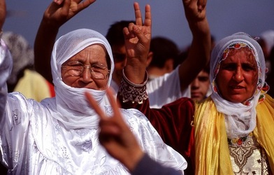 NEWROZ marzo 2001. Curdistan turco. Fotografie di Giulio Azzarello ©2001 2022. NEWROZ marzo 2001. Curdistan turco. Fotografie di Giulio Azzarello ©2001 2022.