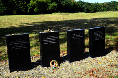 AUSCHHWITZ BIRKENAU le lapidi della memoria. Fotografie di Giulio Azzarello &copy;2016.