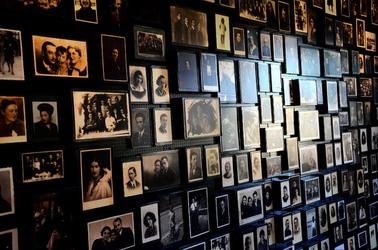 AUSCHWITZ BIRKENAU il percorso della memoria e i documenti. Fotografie di Giulio Azzarello &copy;2016.