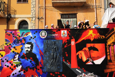 IL MURO DELL ANTIMAFIA e della legalit&agrave; a Partinico in Sicilia. Fotografie di Giulio Azzarello &copy;2014.