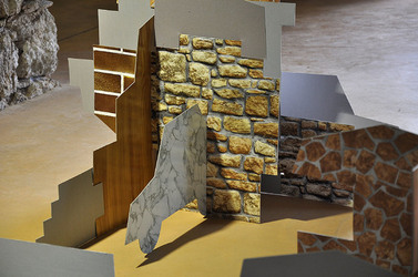 ANNE CLEMENCE de GROLEE e una sua installazione. Fotografie di Giulio Azzarello &copy;2014.