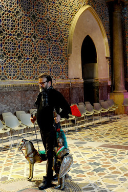Mimmo Cuticchio in un suo spettacolo. Fotografie di Giulio Azzarello &copy;2017.