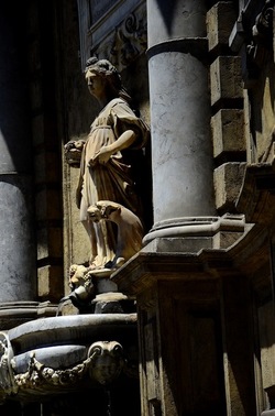 CENTRO STORICO di PALERMO fotografie di Giulio Azzarello &copy;2019.