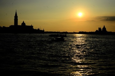 VENEZIA fotografie di Giulio Azzarello ©2020. VENEZIA fotografie di Giulio Azzarello ©2020.