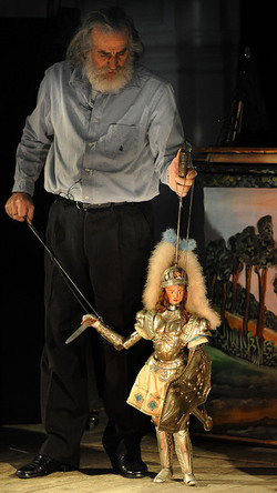 OPERA DEI PUPI di Mimmo Cuticchio in uno spettacolo natalizio a Palermo. Fotografie di Giulio Azzarello ©2014. OPERA DEI PUPI di Mimmo Cuticchio in uno spettacolo natalizio a Palermo. Fotografie di Giulio Azzarello ©2014.