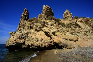 CASTELLO di Campofelice di Roccella. Fotografie di Giulio Azzarello &copy;2020.