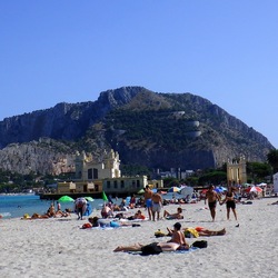 MONDELLO. Fotografie di Giulio Azzarello ©2022.