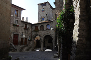 VITERBO e il suo centro storico. Fotografie di Giulio Azzarello &copy;2014.