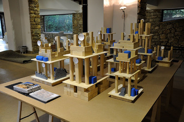 ANNE CLEMENCE de GROLEE e una sua installazione. Fotografie di Giulio Azzarello &copy;2014.