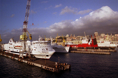 IL PORTO DI GENOVA panoramiche e particolari. Fotografie di Giulio Azzarello &copy;2014.