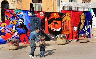 IL MURO DELL ANTIMAFIA e della legalit&agrave; a Partinico in Sicilia. Fotografie di Giulio Azzarello &copy;2014.