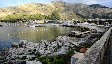 PORTICCIOLO siciliano fotografie di Giulio Azzarello ©2019. PORTICCIOLO siciliano fotografie di Giulio Azzarello ©2019.