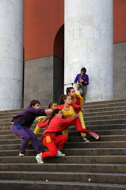 DANZE URBANE contemporanee per le vie di Palermo. Fotografie di Giulio Azzarello &copy;2014.