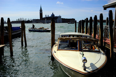 LUNGOMARE di VENEZIA. Fotografie di Giulio Azzarello &copy;2016.