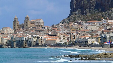 CEFALU e il suo Duomo in Sicilia. Fotografie di Giulio Azzarello &copy;2014.