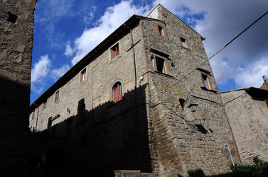 VITERBO e il suo centro storico. Fotografie di Giulio Azzarello &copy;2014.