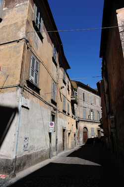 VITERBO e il suo centro storico. Fotografie di Giulio Azzarello &copy;2014.