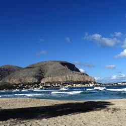 MONDELLO. Fotografie di Giulio Azzarello &copy;2024.