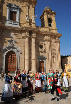 GRUPPO FOLK SICILIANO a Marsala. Fotografie di Giulio Azzarello &copy;2014.