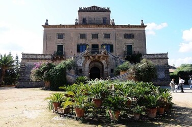 LE VILLE di Bagheria in Sicilia. Fotografie di Giulio Azzarello &copy;2014.