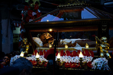 PROCESSIONI religiose per la Pasqua a Palermo. Fotografie di Giulio Azzarello ©2016. PROCESSIONI religiose per la Pasqua a Palermo. Fotografie di Giulio Azzarello ©2016.