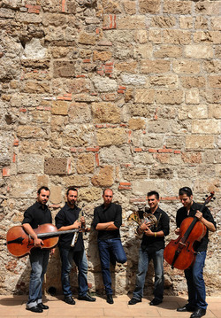 GIACOMO CUTICCHIO e il suo ensemble musicale. Fotografie di Giulio Azzarello &copy;2014.