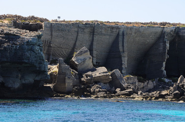 ISOLA DI FAVIGNANA in Sicilia. Visioni panoramiche o particolari. Fotografie di Giulio Azzarello ©2014. ISOLA DI FAVIGNANA in Sicilia. Visioni panoramiche o particolari. Fotografie di Giulio Azzarello ©2014.