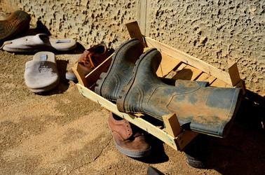 SCARPE di persone povere. Fotografie di Giulio Azzarello &copy;2016.